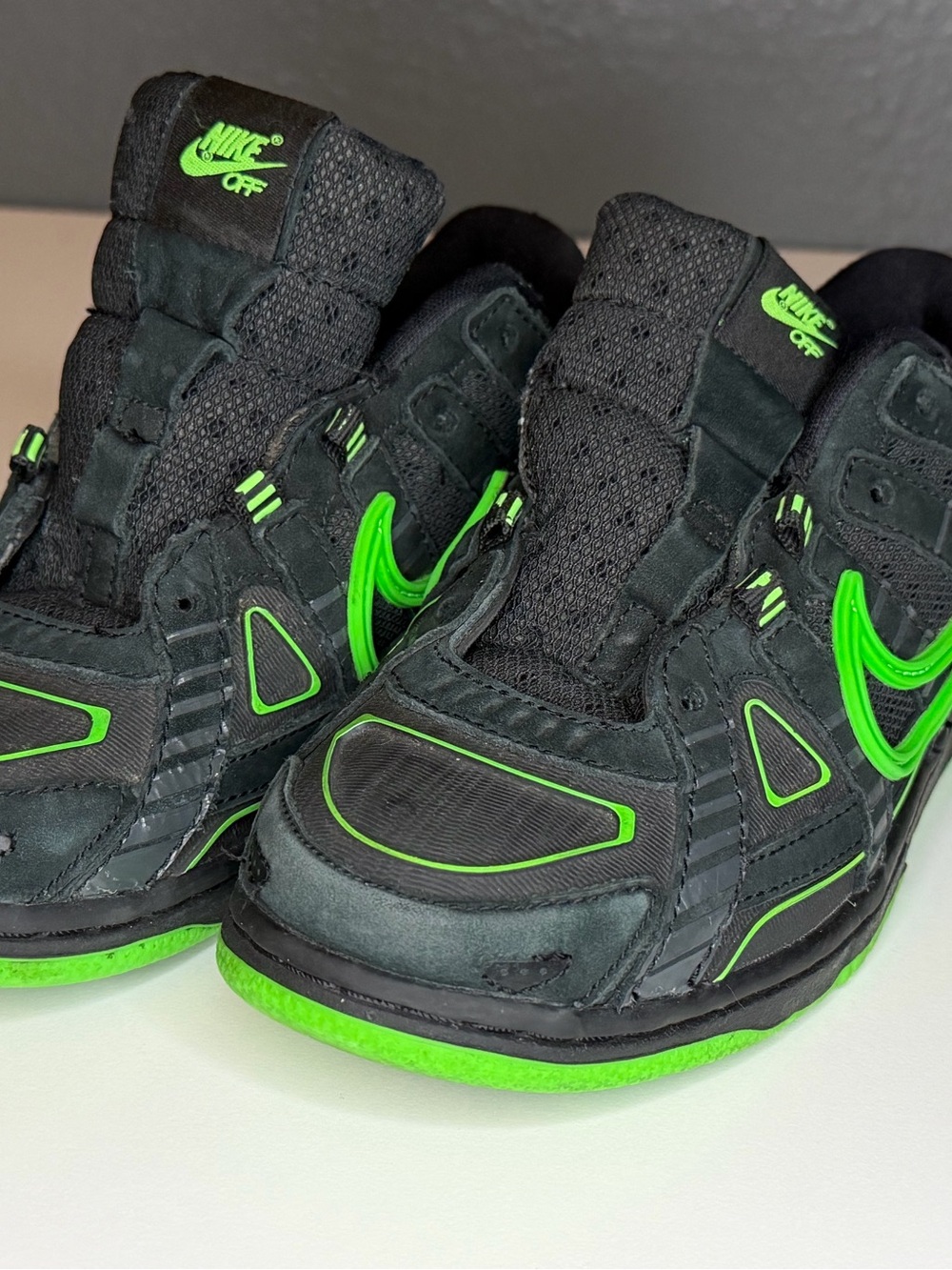 Nike Air Rubber Dunk
Off-White Green Strike